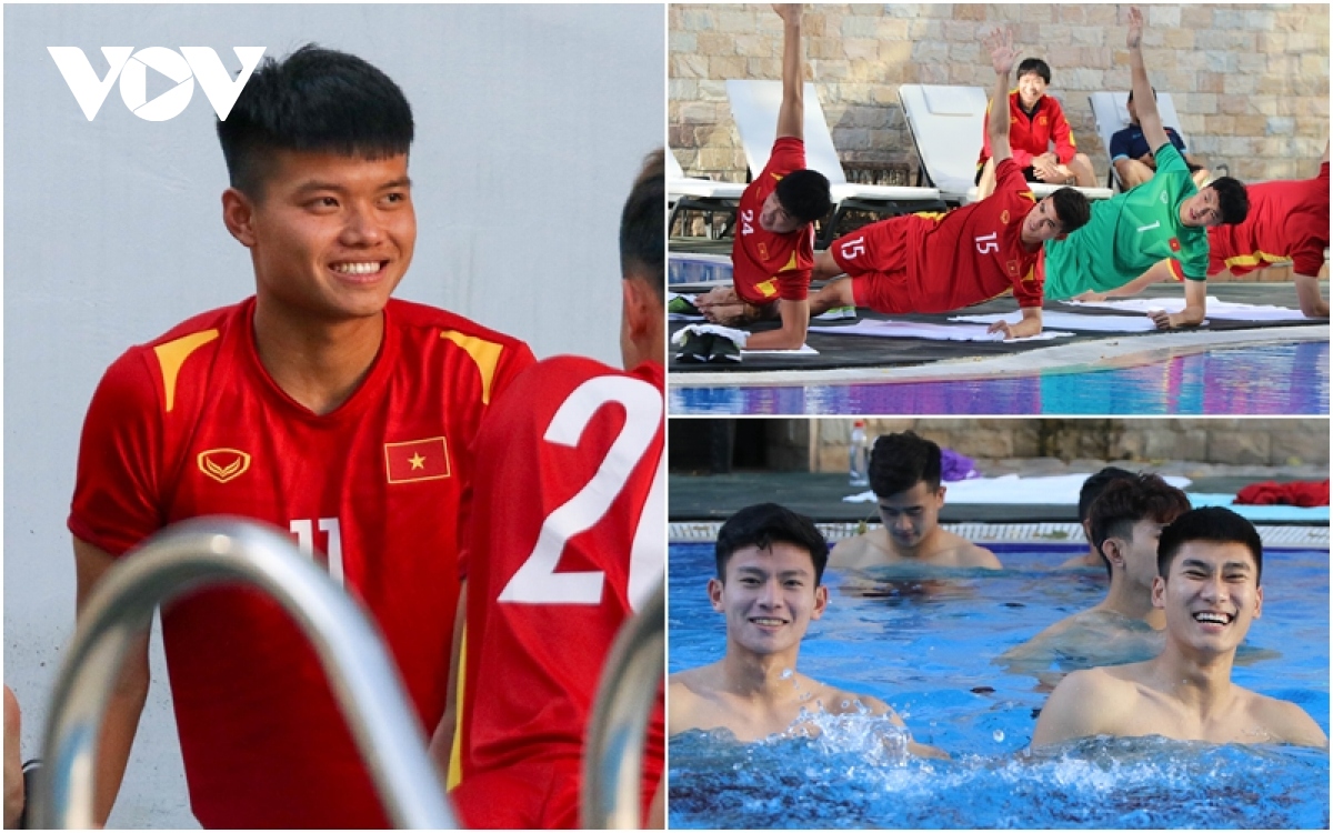 U23 Việt Nam ra bể bơi phục hồi thể lực sau đại chiến với U23 Thái Lan